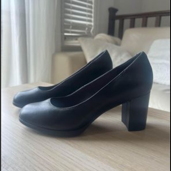 Brand new Clarks Bayla skip pump leather - Picture 2 of 4